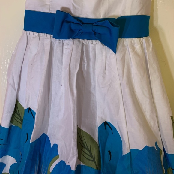 Lovely Easter/Spring dress with blue accents - Picture 2 of 6